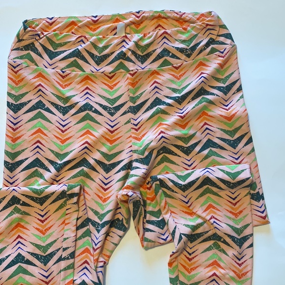 Four pair LuLaRoe leggings. All are size tall and curvy - Picture 4 of 9
